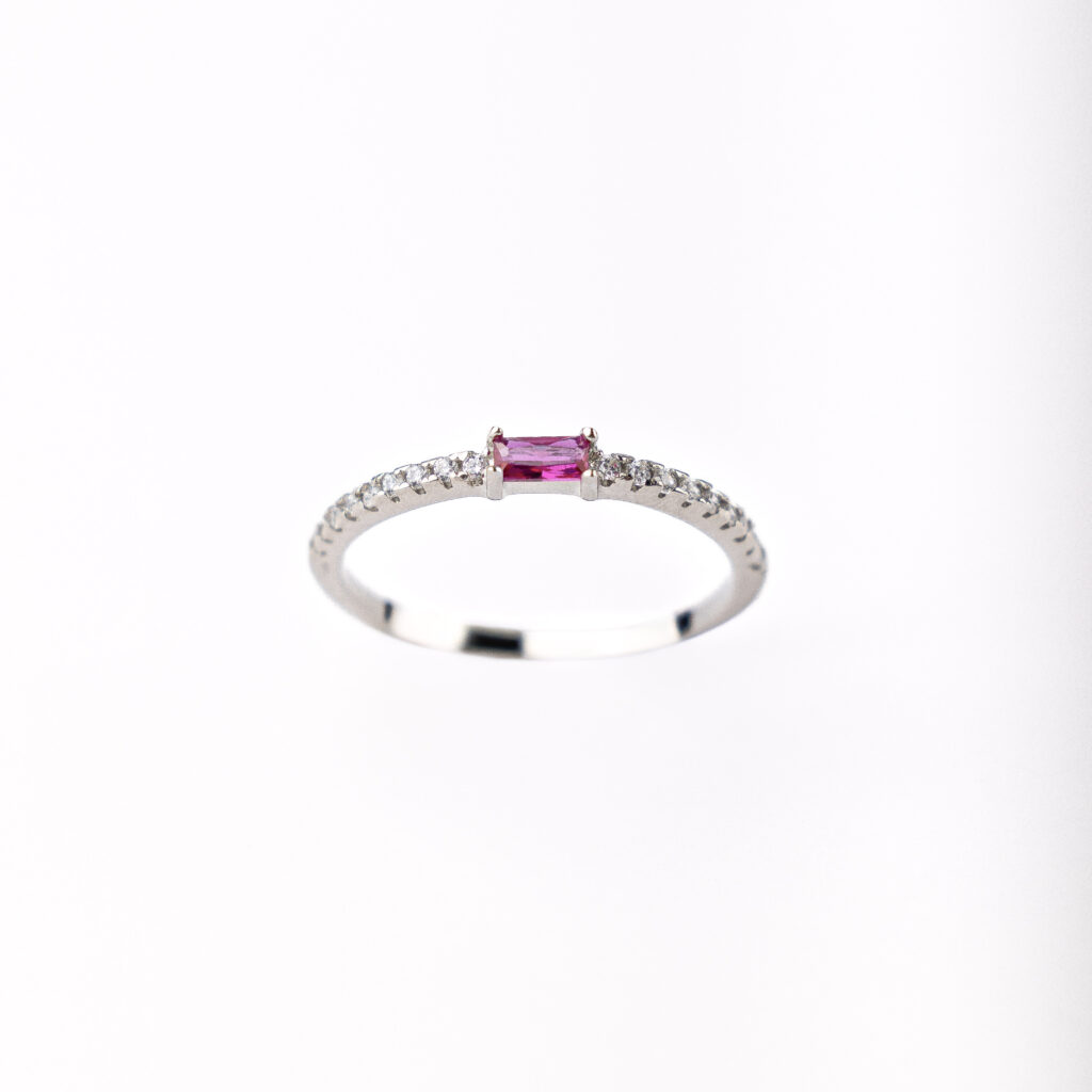 TEMPTATION Ring aus Sterlingsilber mit weissem oder rosafarbenem Zirkonia. 