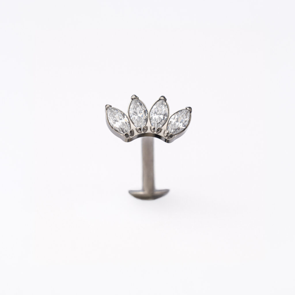 Mini piercing nombril doré ou argenté avec zircons en forme de couronne en acier chirurgical, au design délicat et lumineux