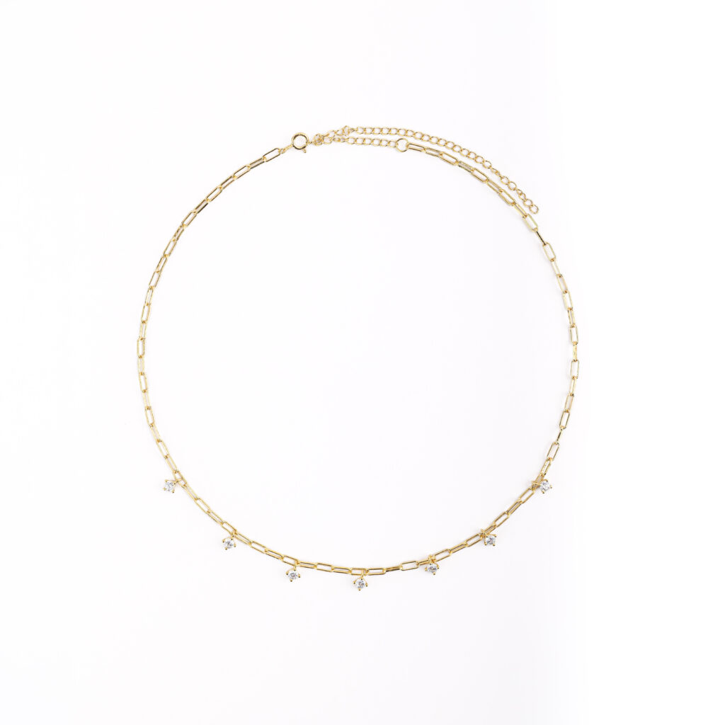 Collier NOXY en argent sterling 925, disponible en finition argentée ou dorée, orné de zircones blanches suspendues.