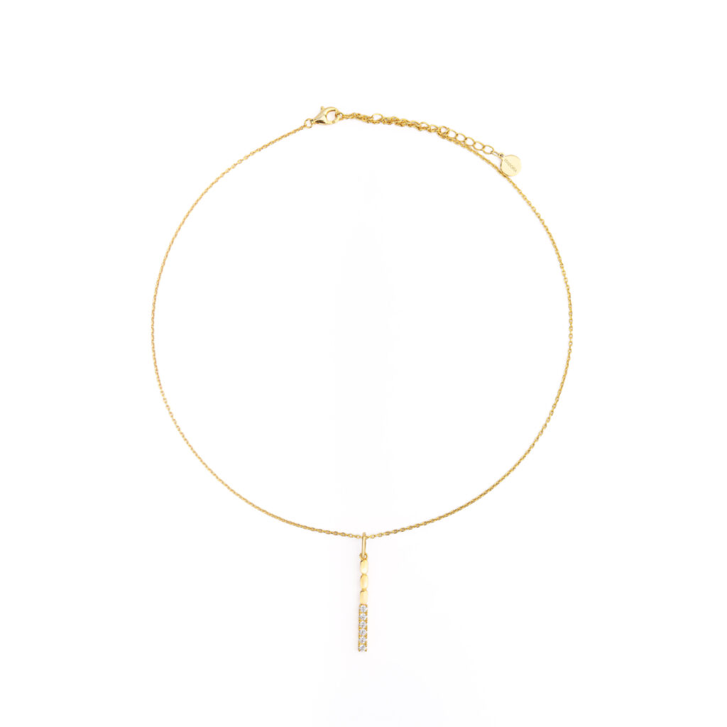 Collier NERYX en argent sterling 925, disponible en finition argentée ou dorée, orné de zircones blanches.