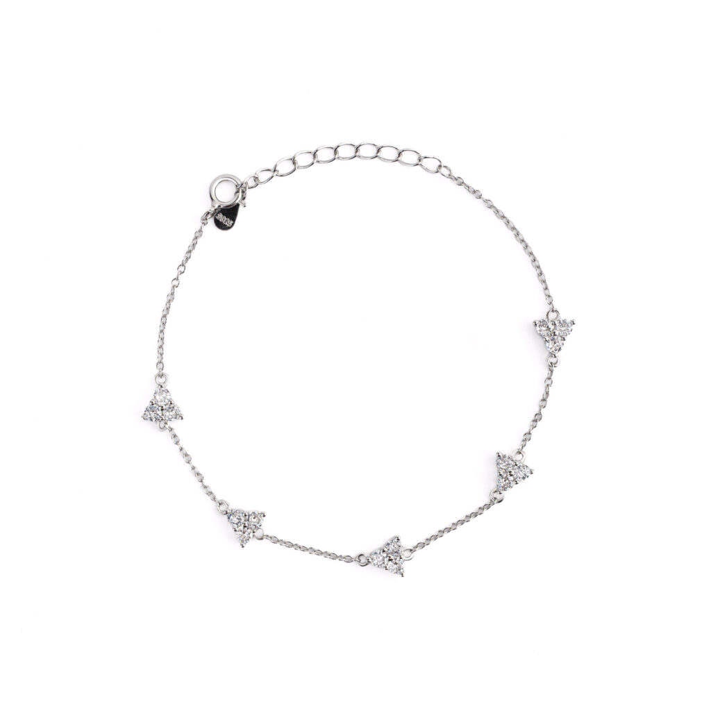 Bracelet POSY en argent sterling 925, disponible en finition argentée ou dorée, orné de petits bouquets de zircones blanches.