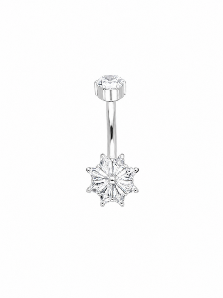 Piercing de nombril argenté avec étoile en cristaux blancs et zircone blanche.