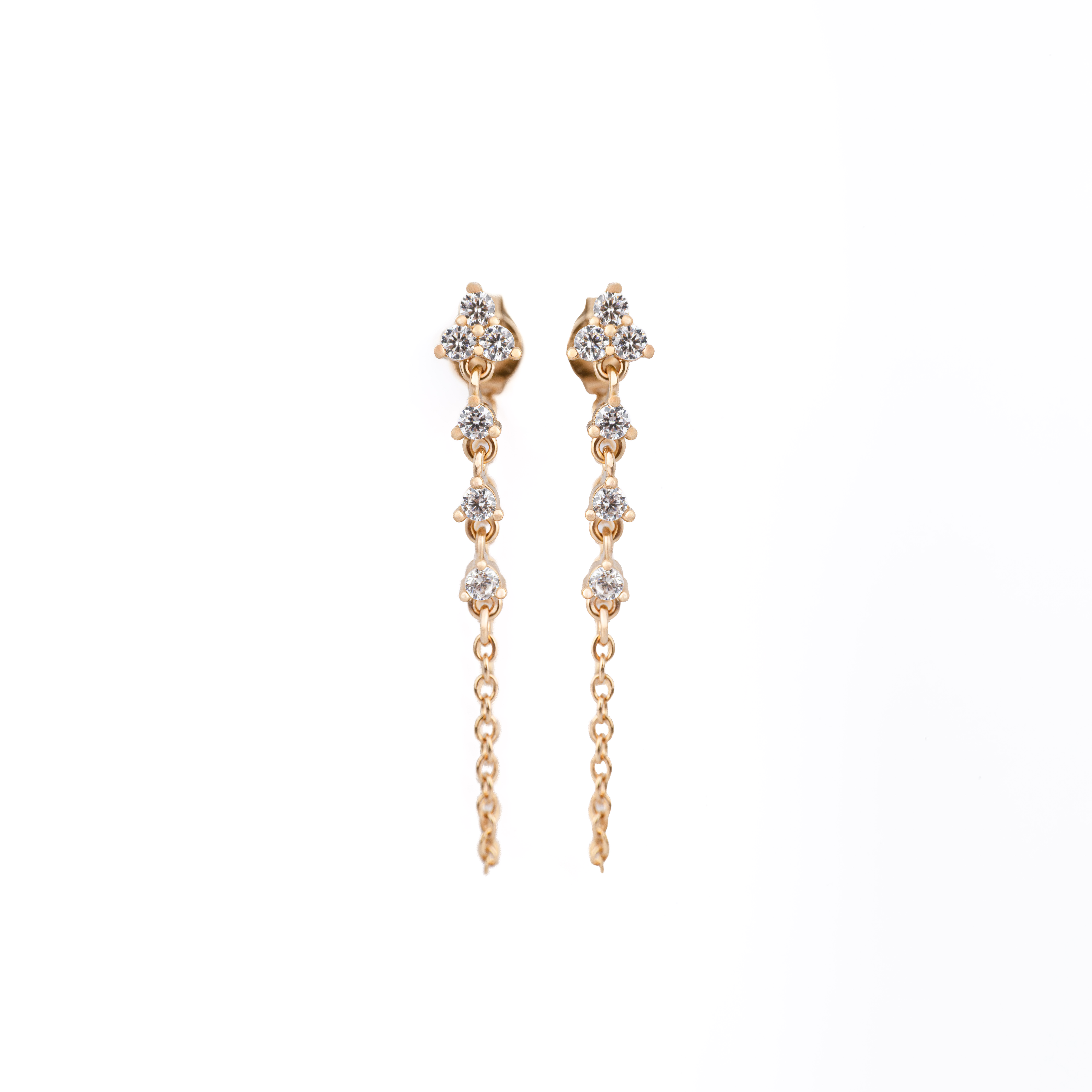 Boucles d’oreilles ERIA en laiton recouvert d’or 18 carats, ornées de zircones blanches.