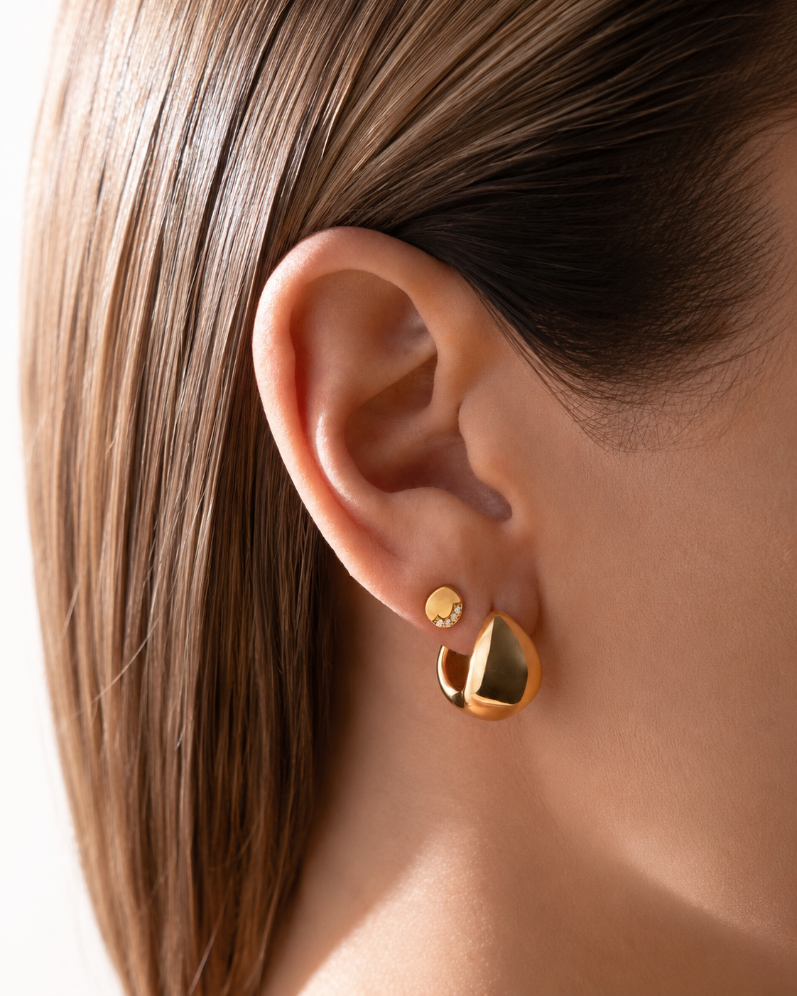 Boucles d'oreilles créoles EVA en argent sterling 925 recouvert d'or 18 carats par Isadora Boutique.
